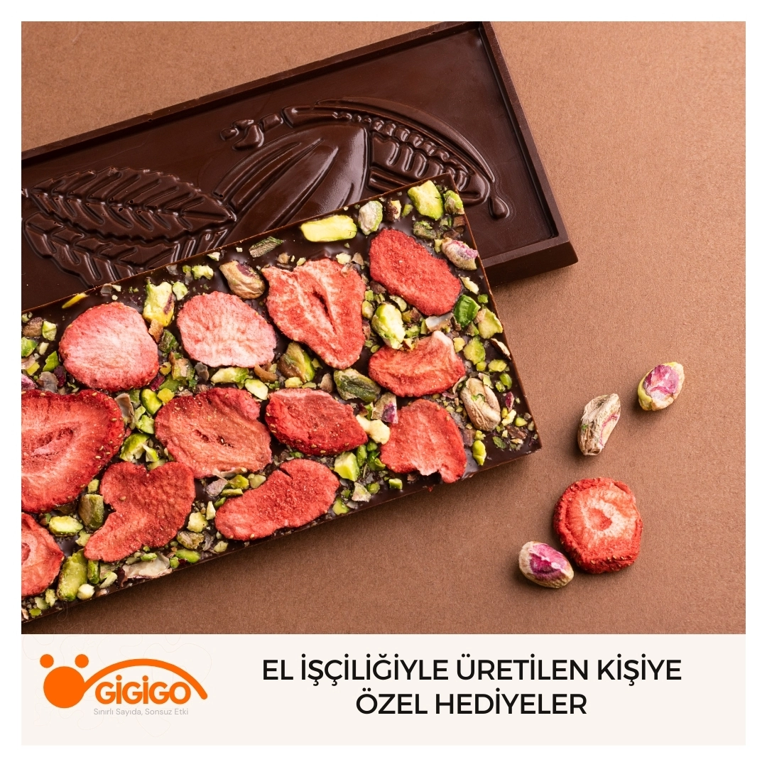 Sanatçı imzalı el yapımı koleksiyon ürünü