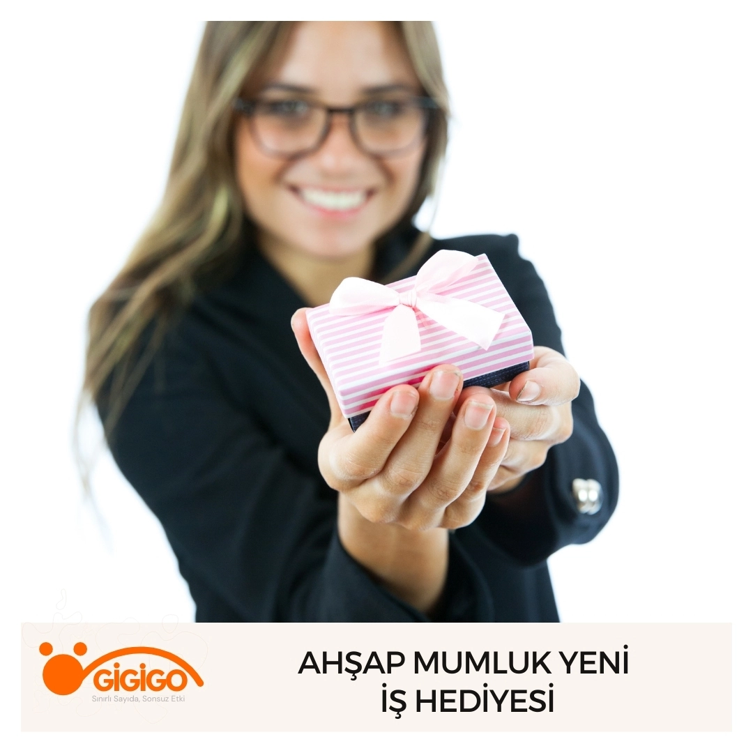 Yeni işe başlayanlar için şık ahşap mumluk hediye seçeneği