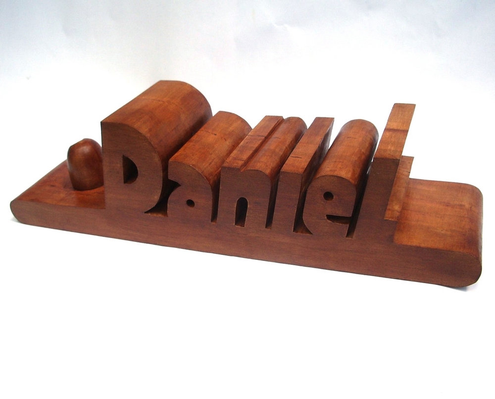 Kişiye Özel - Ahşap El İşçilikli Masa İsimliği 3D Oyma Tasarım