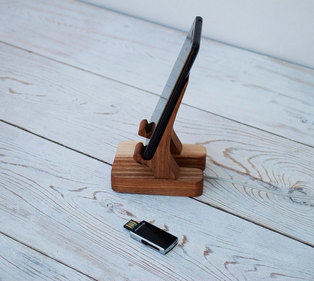 Kişiye Özel - Ahşap Masaüstü Telefon Standı