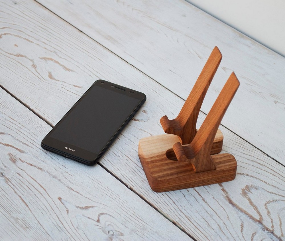 Kişiye Özel - Ahşap Masaüstü Telefon Standı